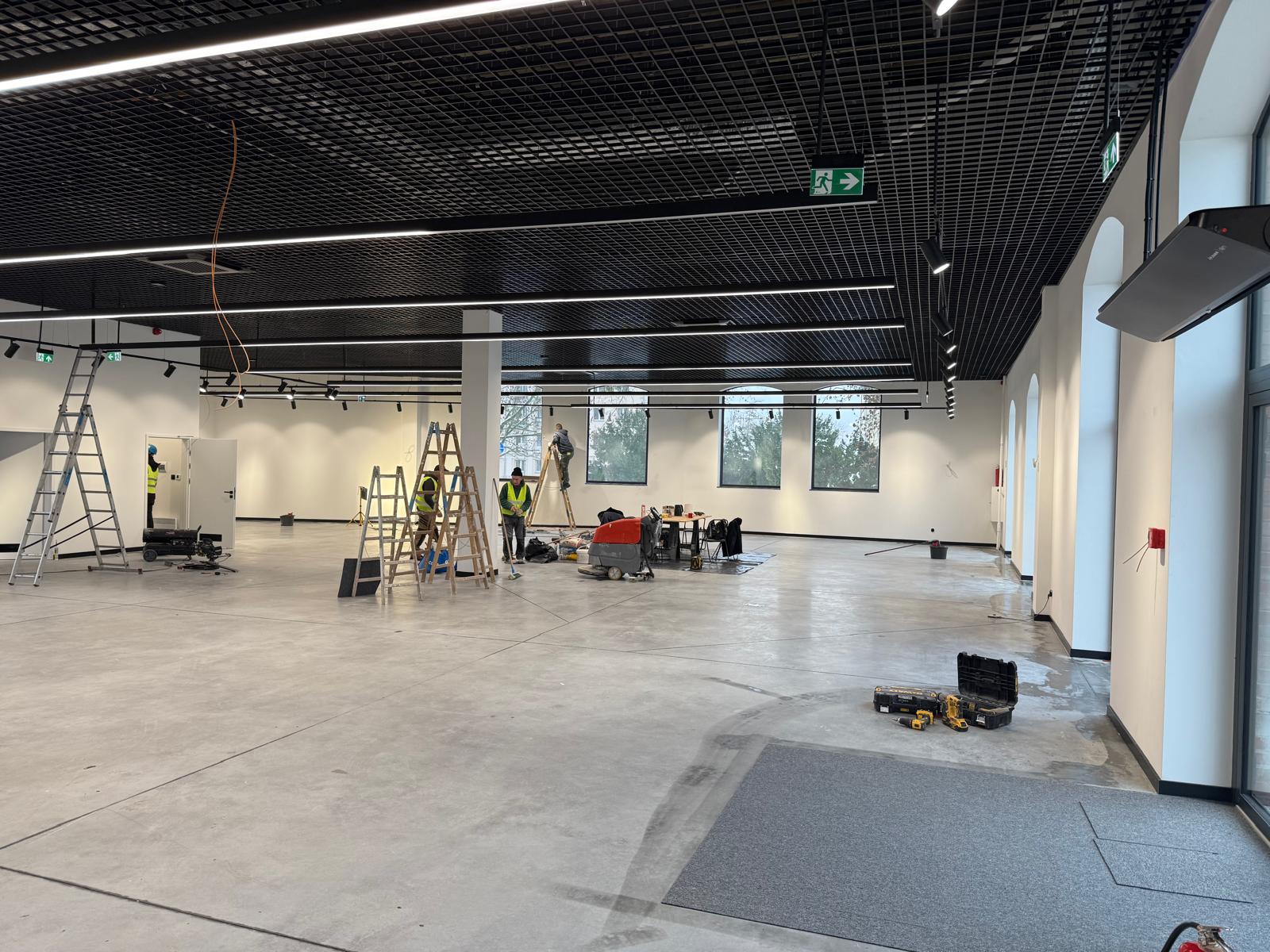 Fit-out Grudziądz – realizacja sklepu HAULmoda w Vendo Park wykonana przez Turhen Budownictwo.