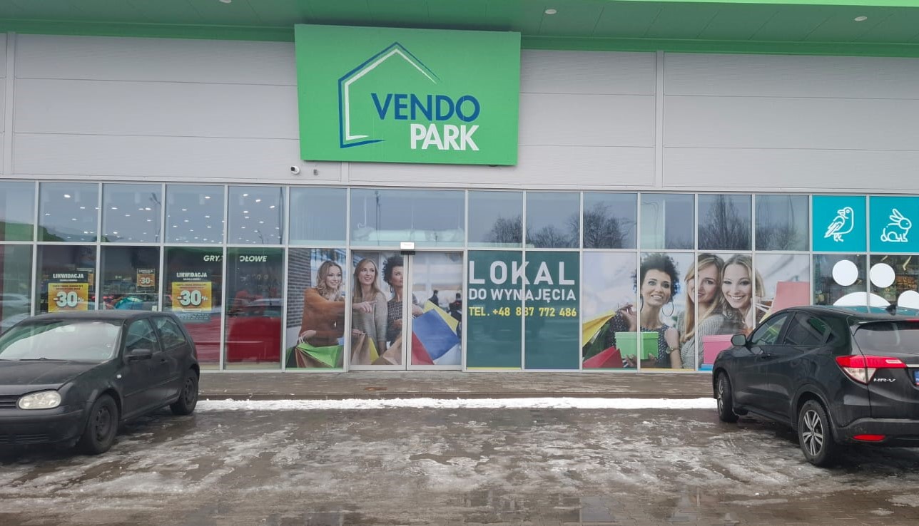 Prace Turhen przy rozbudowie lokalu w Vendo Park Kostrzyn, obejmujące łączenie dwóch przestrzeni handlowych i przygotowanie pod fit-out.