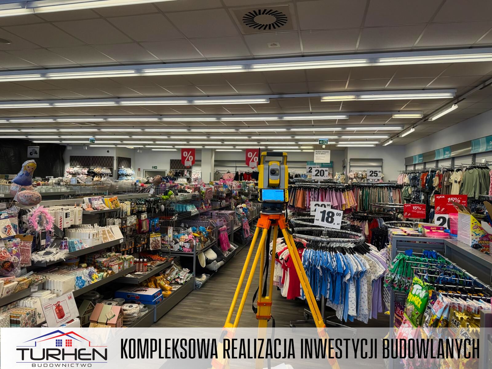 Rozbudowa lokali KIK i Rossmann w Krotoszynie – tachimetr elektroniczny ustawiony w lokalu handlowym podczas prac Turhen Budownictwo.