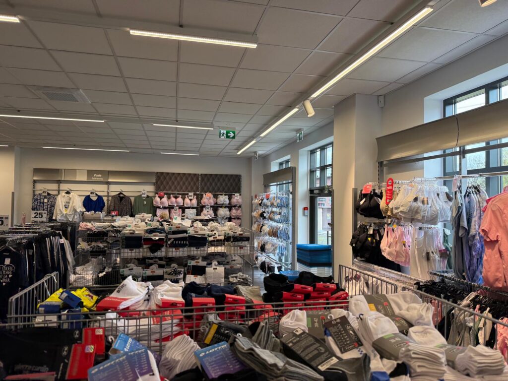 Realizacja fit-out w Krotoszynie – układ sklepu i ekspozycja po przebudowie